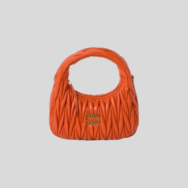 미우미우 완더 마테라쎄 나파 가죽 호보 백 