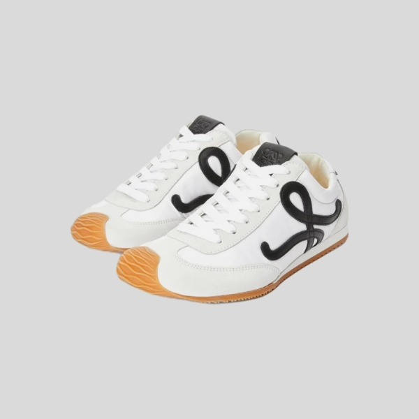 로에베 발레러너