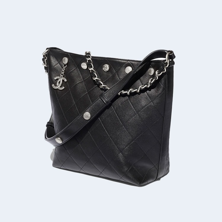 샤넬 유광 램스킨 실버 메탈 라지 버킷 백